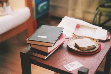 香港人要委托銀行辦理相關繳費事宜及領取房產(chǎn)證該如何辦理授權(quán)書公證呢？