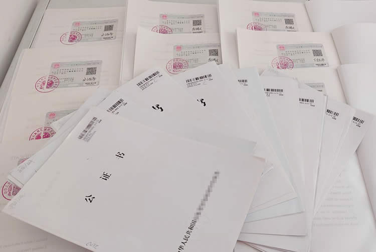 內(nèi)地出生的香港人士現(xiàn)要在香港辦理繼承父母遺產(chǎn)手續(xù)怎么辦理中國出生證明公證認證？