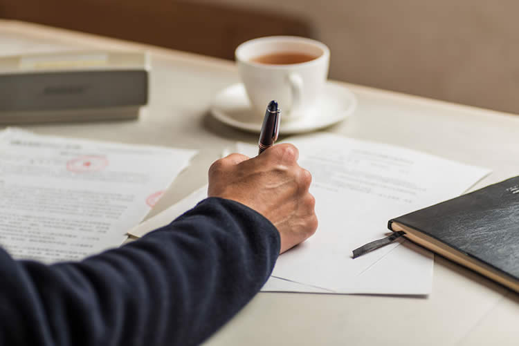 雙方都是內(nèi)地人在香港登記結(jié)婚去不了香港要怎么辦理香港結(jié)婚證公證？