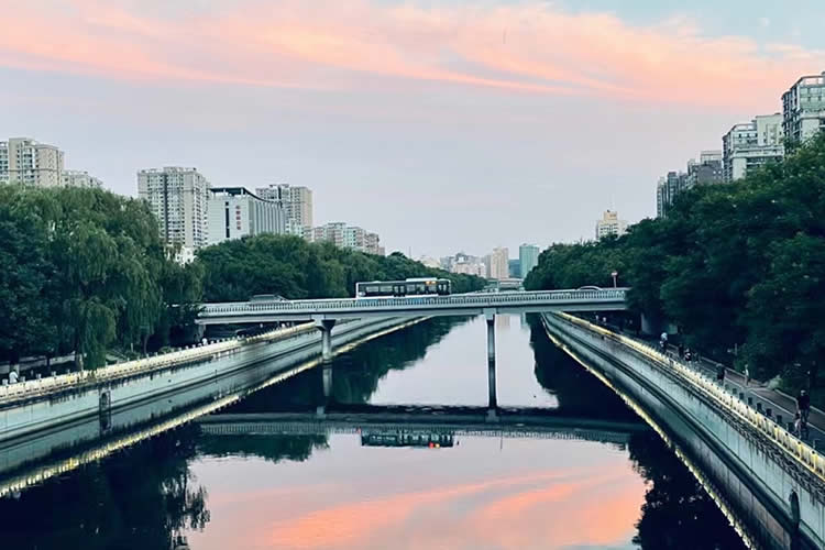 父母和小孩都是香港身份要如何辦理親屬關系公證書用于深圳上學之用呢？