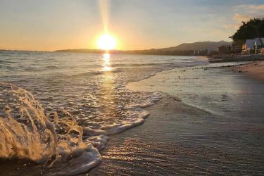 內(nèi)地出生后跟隨父母移居香港，現(xiàn)要怎么辦理出生公證認證用于在香港承辦遺產(chǎn)之用呢？