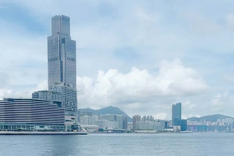 在香港工作的澳門人怎么辦理婚姻及家庭狀況聲明書公證用于在深圳申請減免契稅呢？